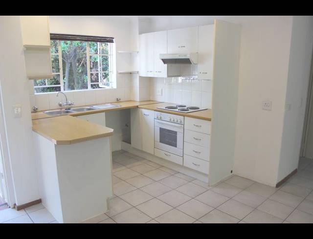 2 BEDROOM TOWNHOUSE FOR SALE IN STRATHAVON